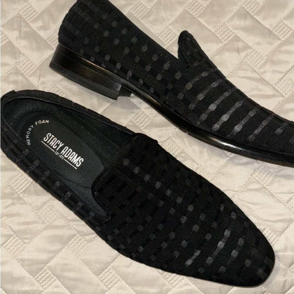 men’s size 9(fits big) dress shoes/wedding shoes. Stacey Adams. Worn once!